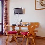 Les Genepis - Val Claret-3 By Interhome Appartement *